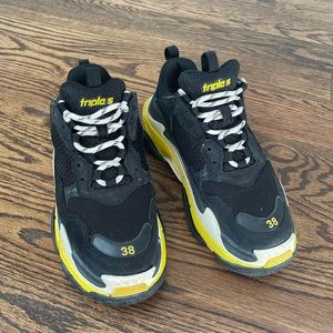 EUC authentic balenciaga triple s sneakers